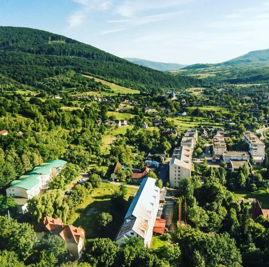 Готель Поляна Квеле Exterior photo
